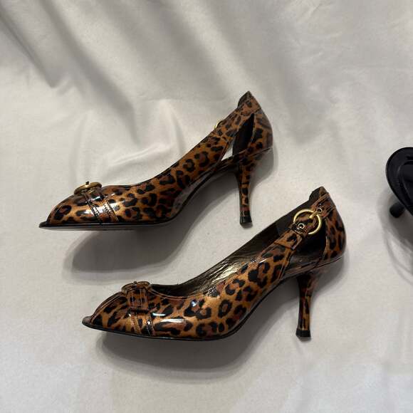 Stuart Weitzman - Picture 3 of 4